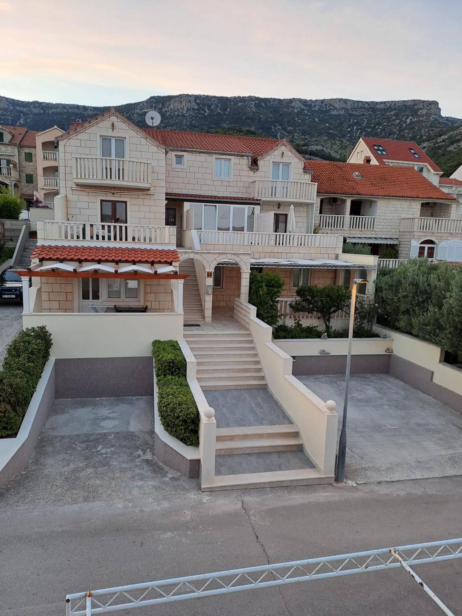 Apartments Jerica Бол Экстерьер фото