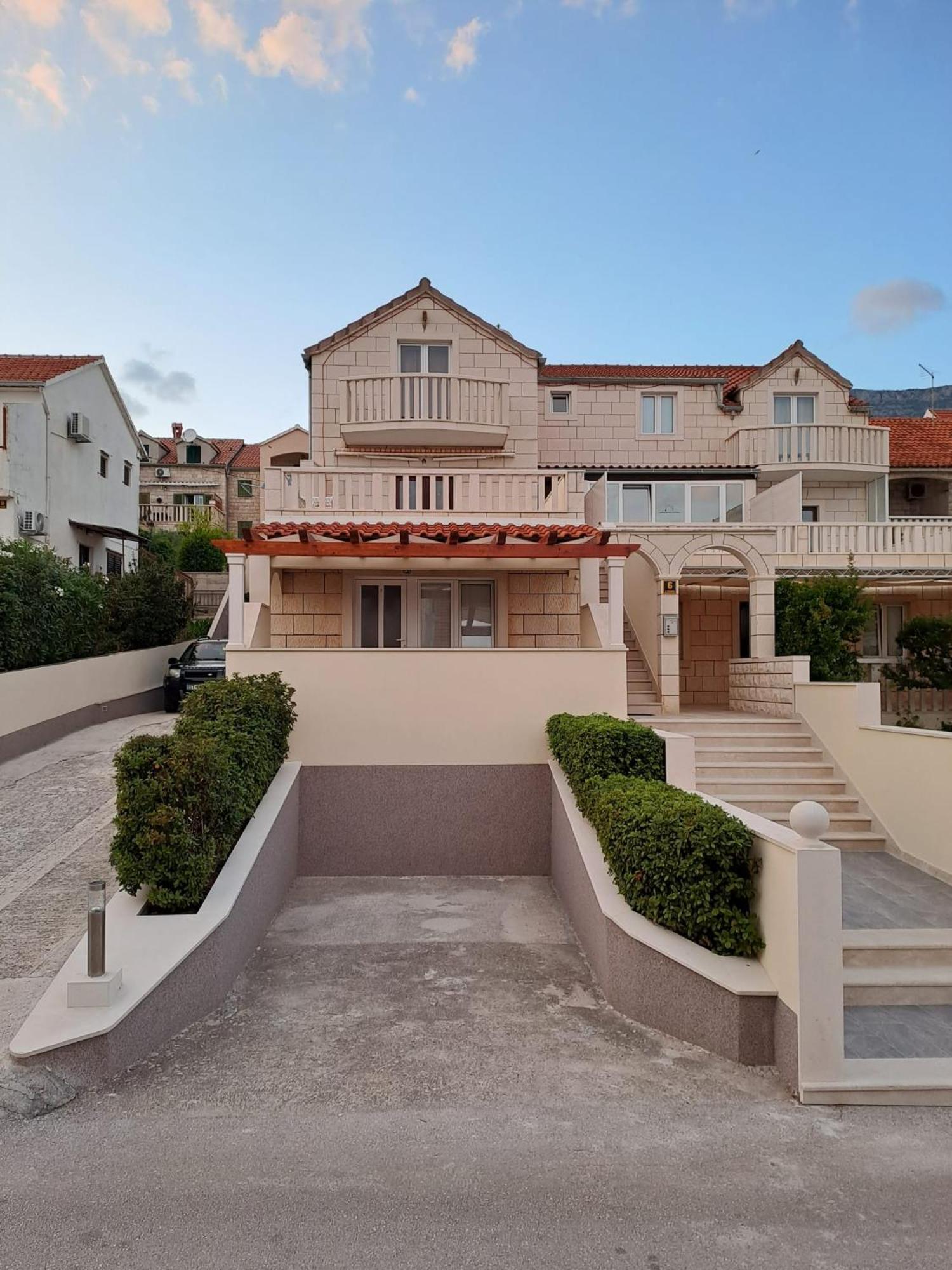 Apartments Jerica Бол Экстерьер фото